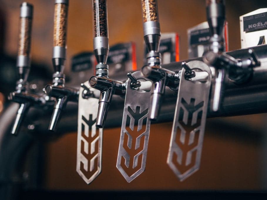 Beer taps with BGH ear-of-grain handles