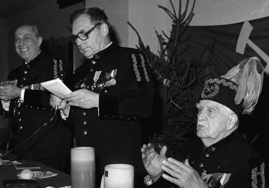 Archive photo from an AGH celebration: participants in ceremonial uniforms, a speech and tankards on the table